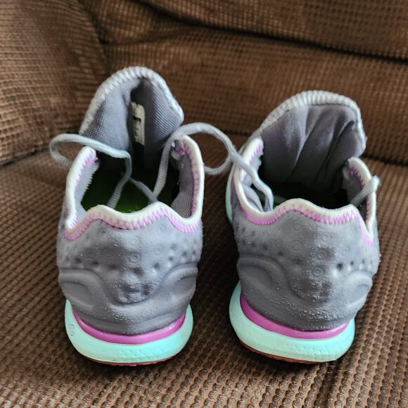 Womens Size 8 UNDER ARMOUR Athletic Shoes - Picture 3 of 5